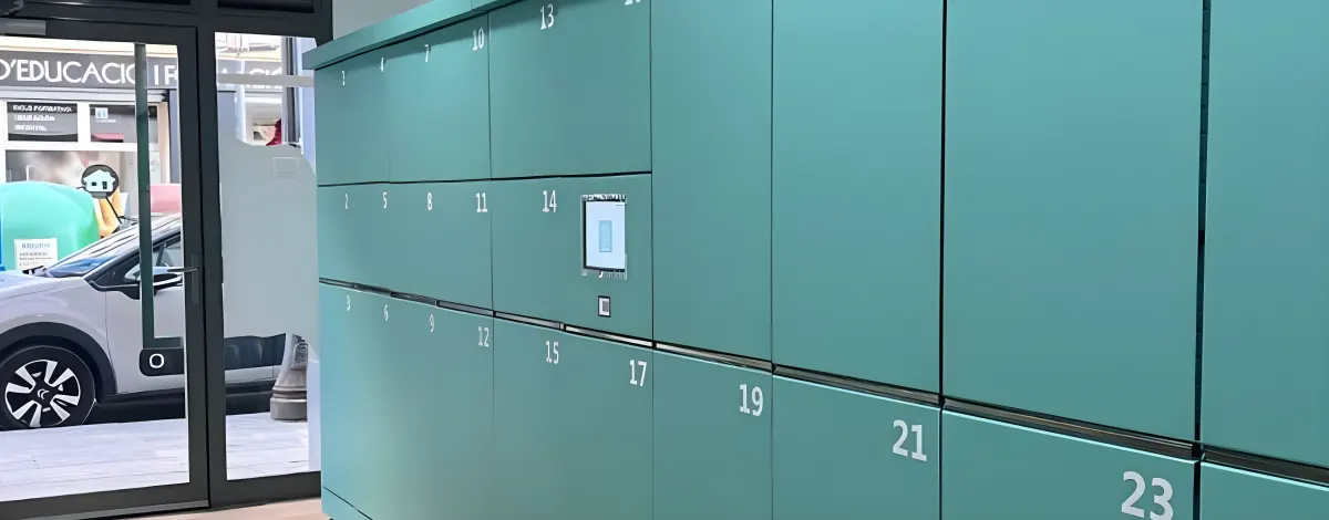 Taquillas inteligentes de Locker House en Valencia, junto a la estación Joaquín Sorolla